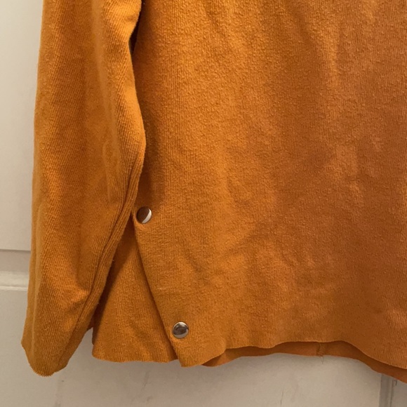 Zara Mustard Sweater with Button Details - Picture 3 of 4